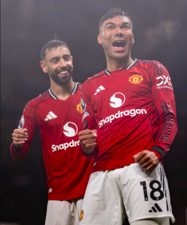 Manchester United Edges Chelsea 2-1